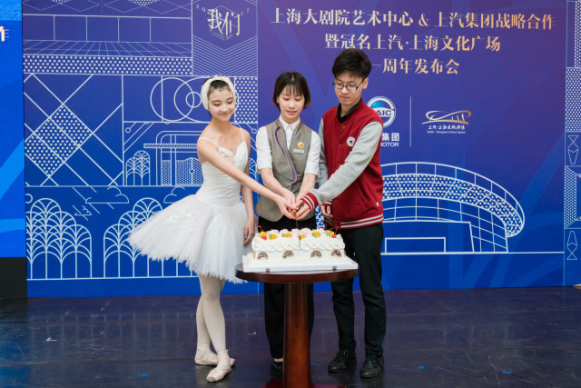 玩汽车玩足球还玩音乐剧，BB电子集团跨界合作都改变了谁