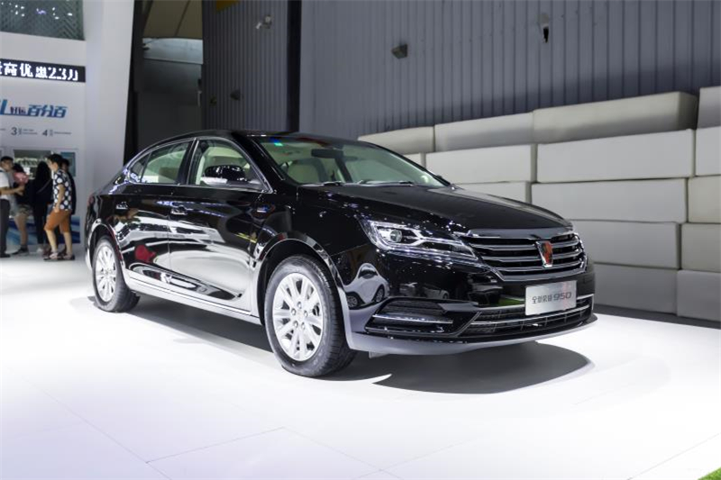 全新荣威950、荣威e950定义“高级轿车” 成都车展亮相售价16.88万起 互联网汽车上市一周年 系统升级带来颠覆式进化